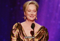 Meryl Streep diciendo "lo que sea" en el escenario de una entrega de premios