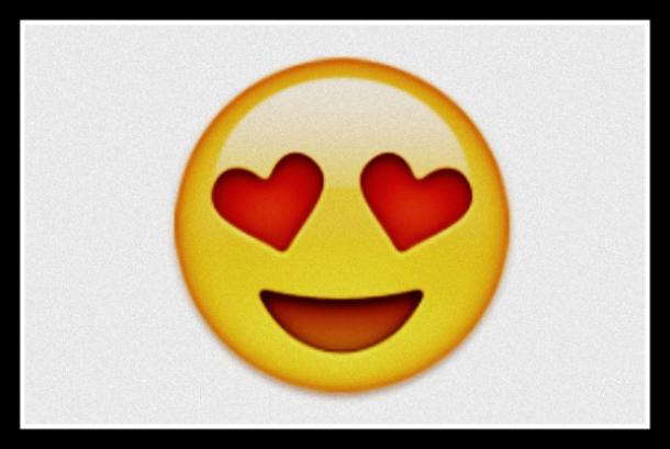 emoji coqueto cara sonriente con ojos de corazón