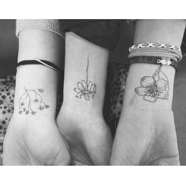 Etapas de flores mejores amigos a juego tatuaje 
